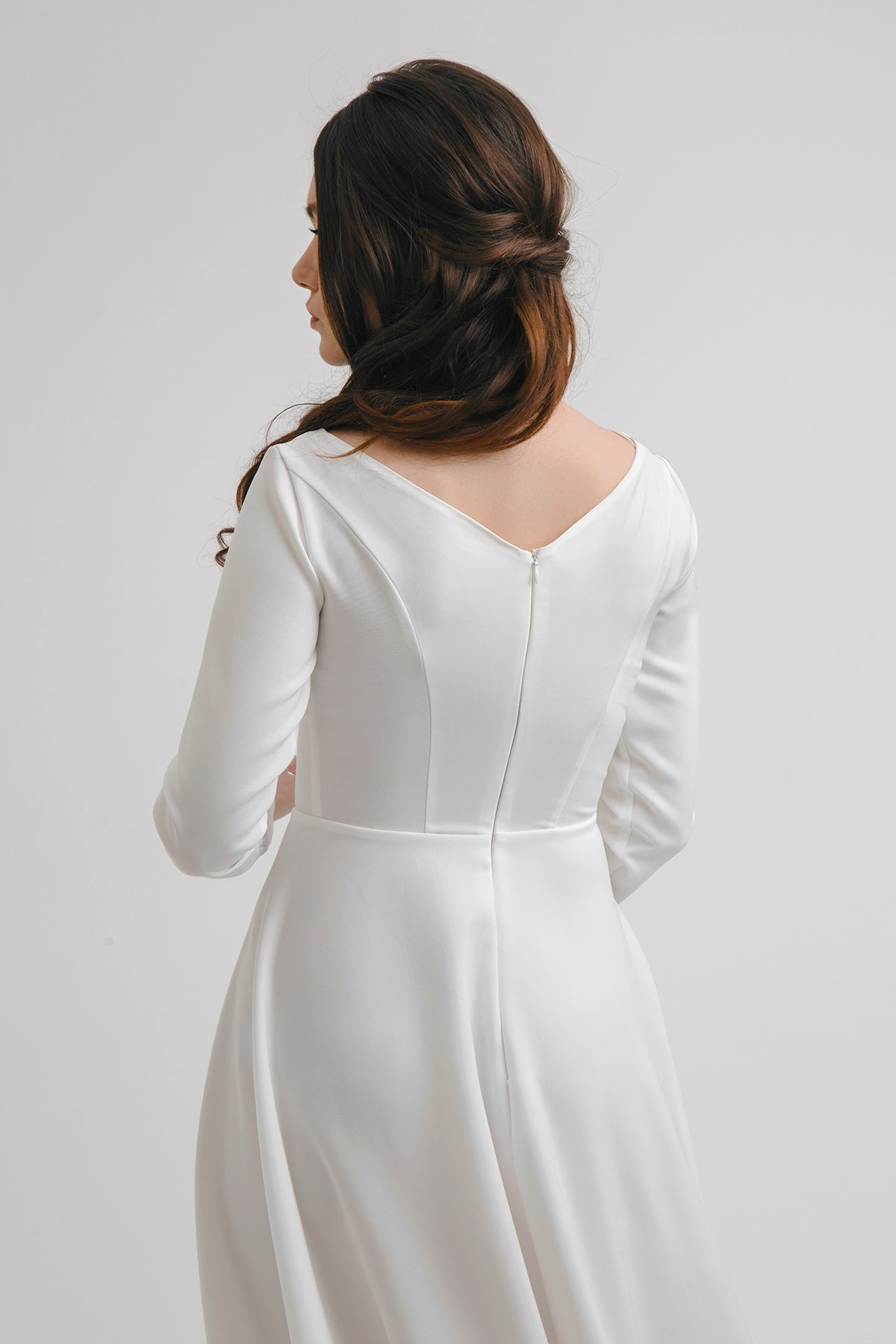 Tea lenght wedding dress • long sleeve wedding dress • short wedding dress • modest wedding dress • minimalist dress